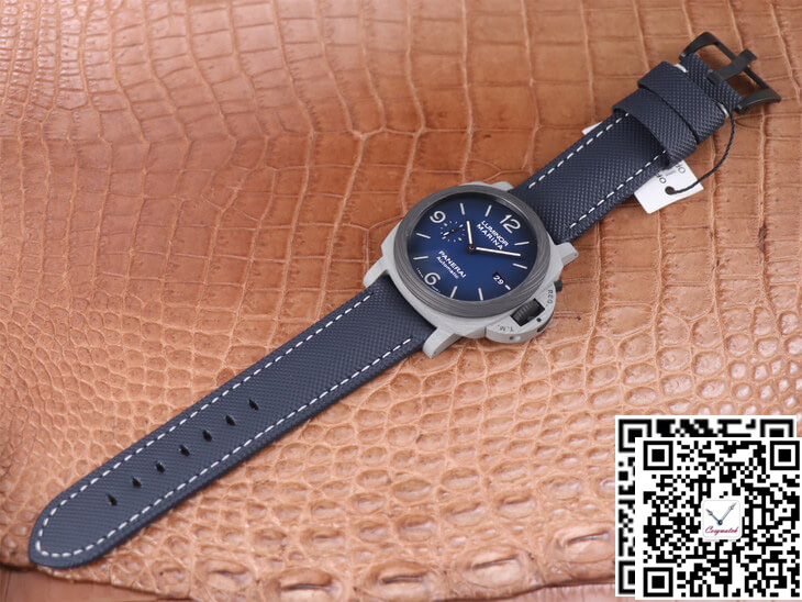 PANERAI LUMINOR PAM1663 VS FACTORY CARBON FIBER CASE PANERAI LUMINOR PAM1663 VS FACTORY