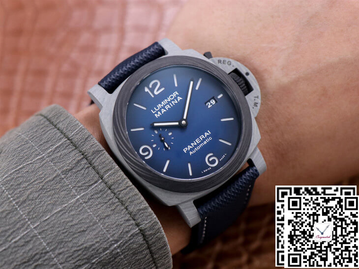PANERAI LUMINOR PAM1663 VS FACTORY CARBON FIBER CASE PANERAI LUMINOR PAM1663 VS FACTORY