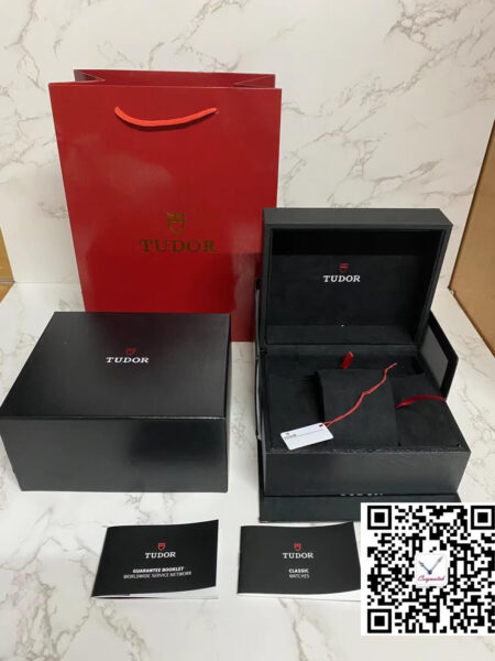 Tudor box