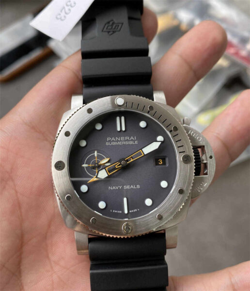 Panerai Submersible 9000 VS Factory 44mm Top Clone