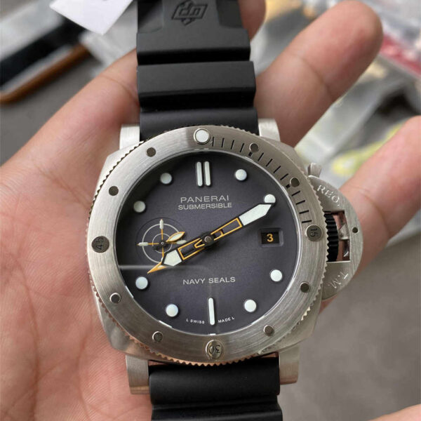 Panerai Submersible 9000 VS Factory 44mm Top Clone
