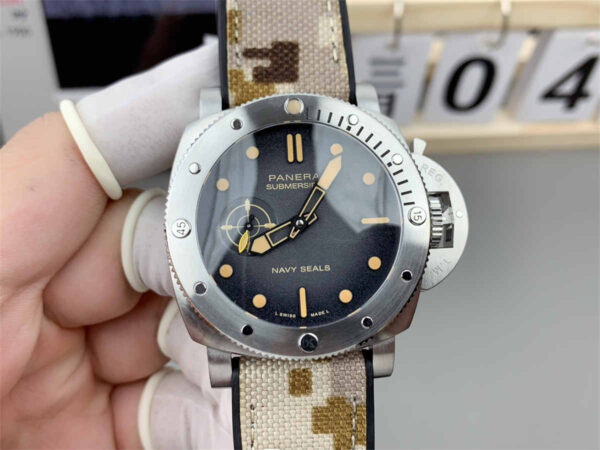 Panerai Submersible 44mm VS Factory 1:1 Super Clone