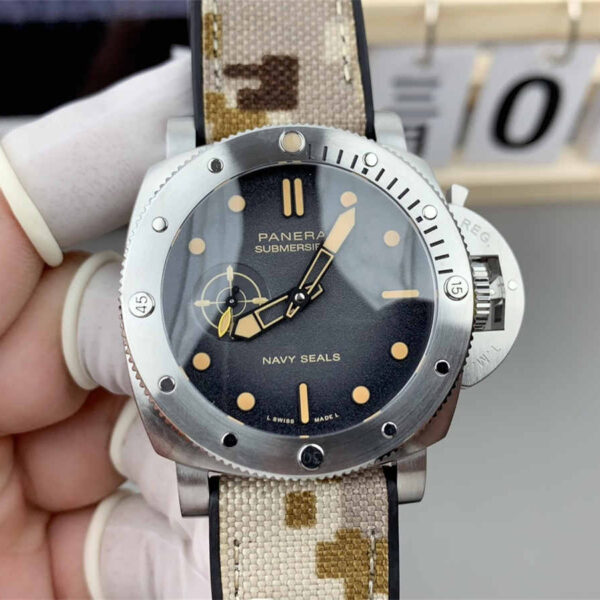 Panerai Submersible 44mm VS Factory 1:1 Super Clone