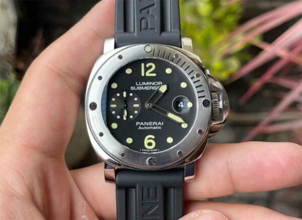 Panerai Submersible 44mm VS Factory Super Clone