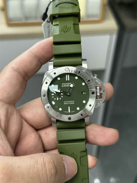 Panerai Submersible VS Factory 42mm Super Clone