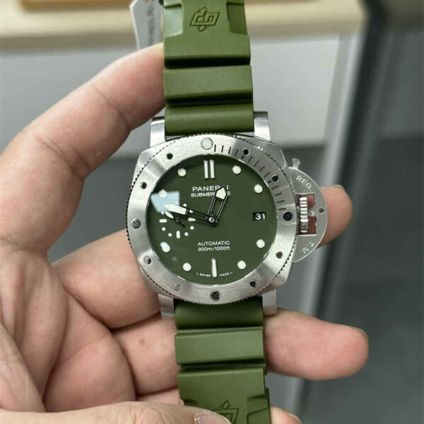 Panerai Submersible VS Factory 42mm Super Clone