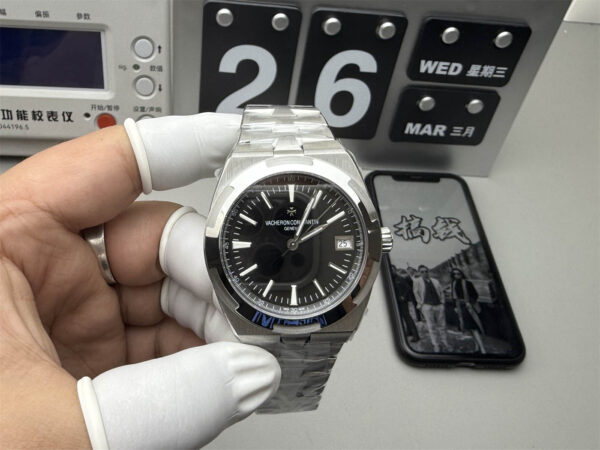 Vacheron Constantin Overseas 4520V Black Dial 41mm