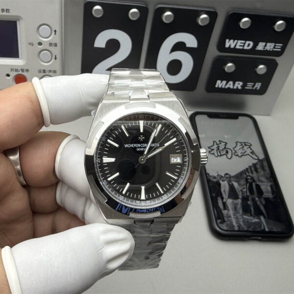 Vacheron Constantin Overseas 4520V Black Dial 41mm