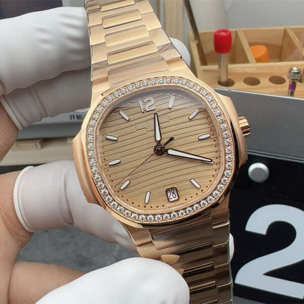Patek Philippe Nautilus 7118 3K Factory 35.2mm Top Clone