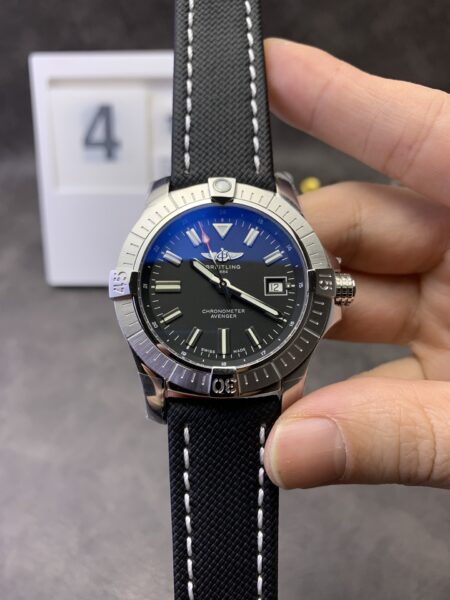 Breitling Avenger