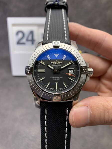 Breitling Avenger