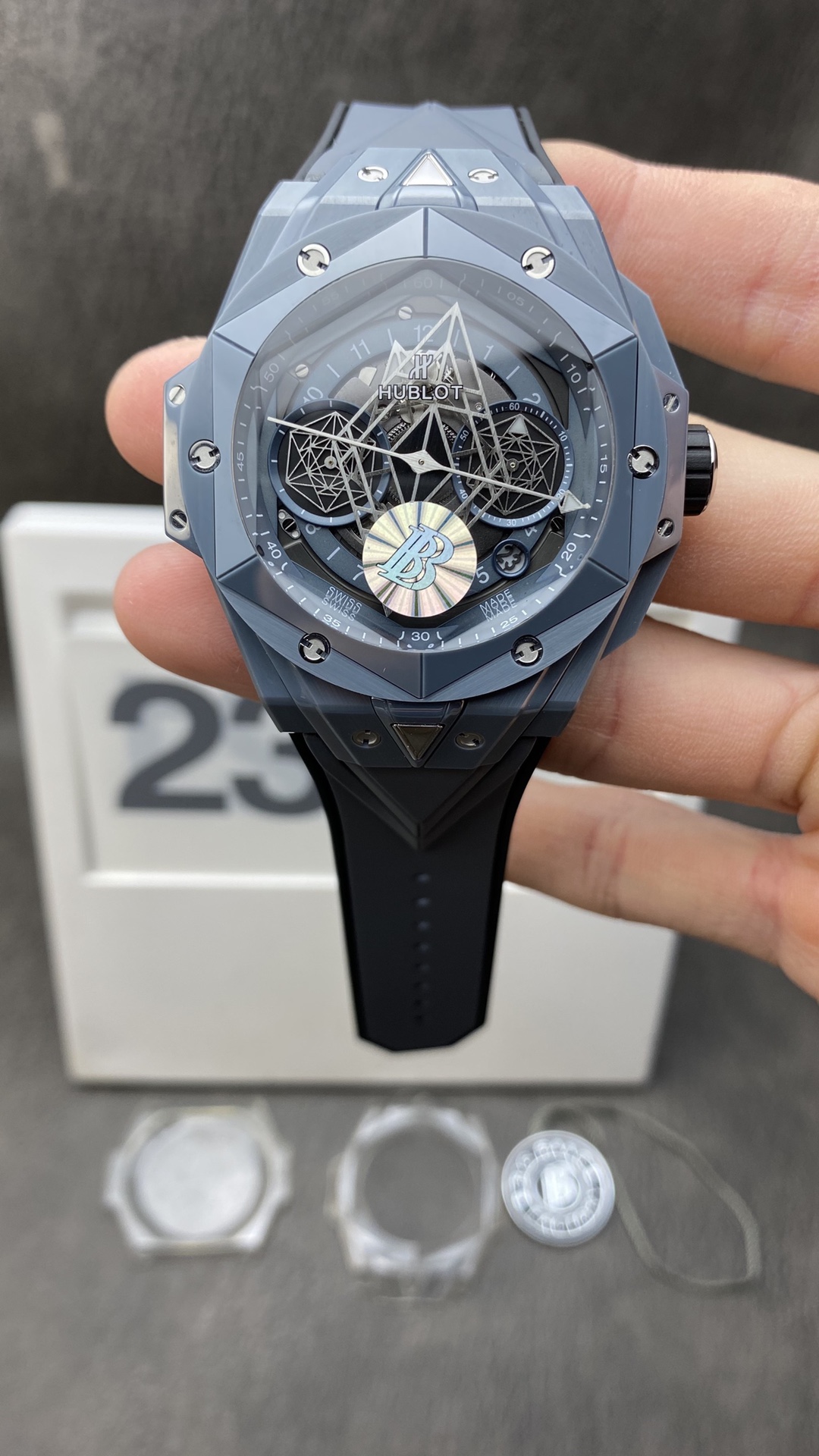 i1677143483_680_0 Hublot Ceramic - Image 1