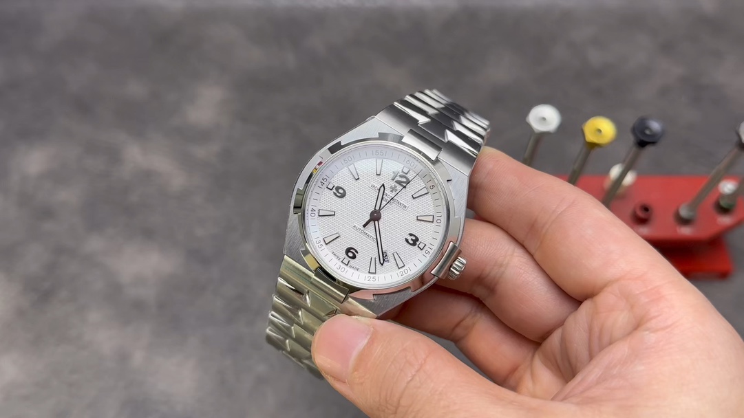 i1703960334_2165_0 Vacheron Constantin Overseas - Image 1