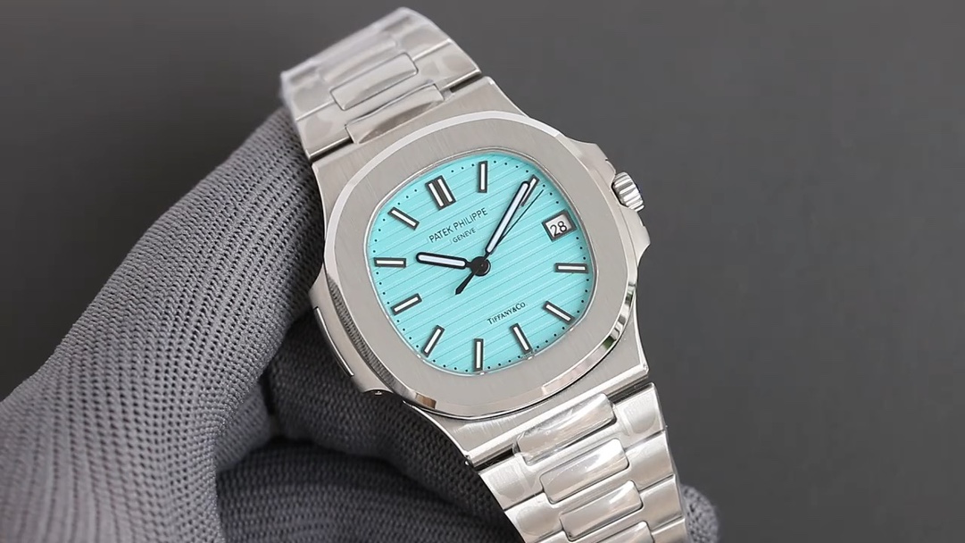 i1705299865_3737_0 Patek Philippe Nautilus 40mm - Image 1