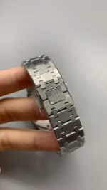 Audemars Piguet 33mm V7f Quartz H83331 - Image 4