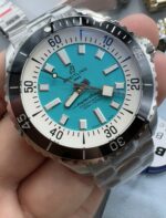 Breitling Superocean Tiffany Blue Dial 44mm - Image 4