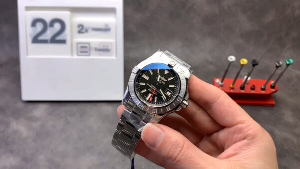 Breitling Avenger