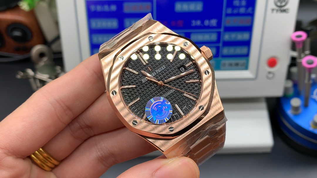 o1645517466_1569 APS Factory Audemars Piguet Rose Gold Integrated Movement - Image 1