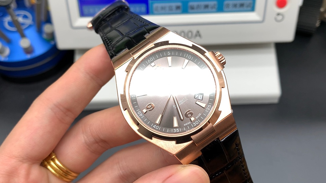 o1647848230_260 Vacheron Constantin Overseas - Image 1