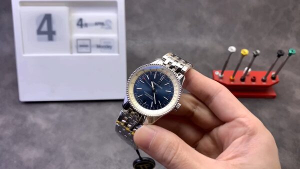Breitling Navitimer