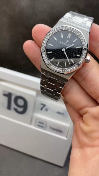 Audemars Piguet 34mm Quartz Shipping