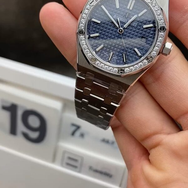 Audemars Piguet 34mm Diamond Bezel Mechanical Shipping
