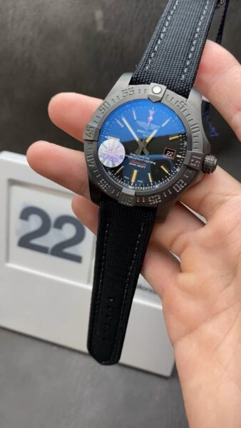 Breitling Avenger