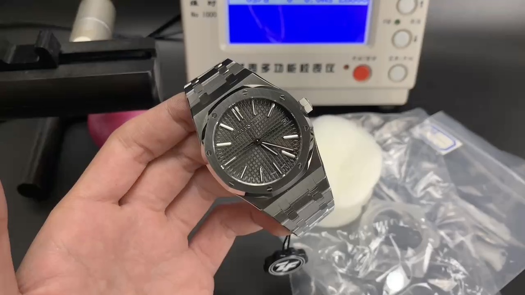 o1680282824_6152 Audemars Piguet Royal Oak - Image 1