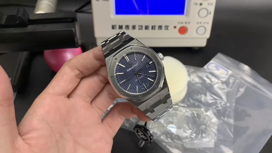 o1680282842_6192 Audemars Piguet Royal Oak - Image 1