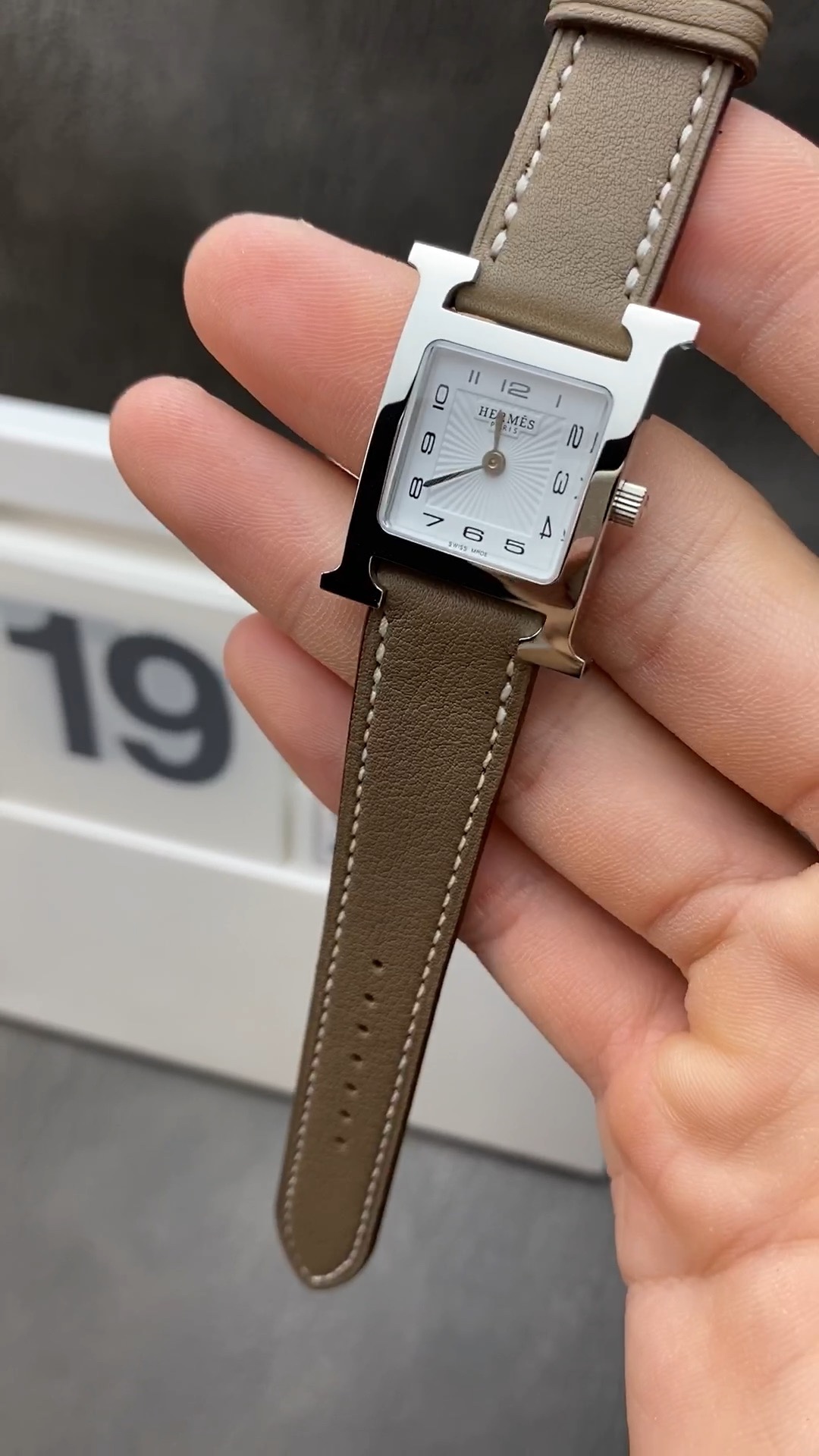 o1692459737_6785 Hermes Original Quartz Shipping - Image 1